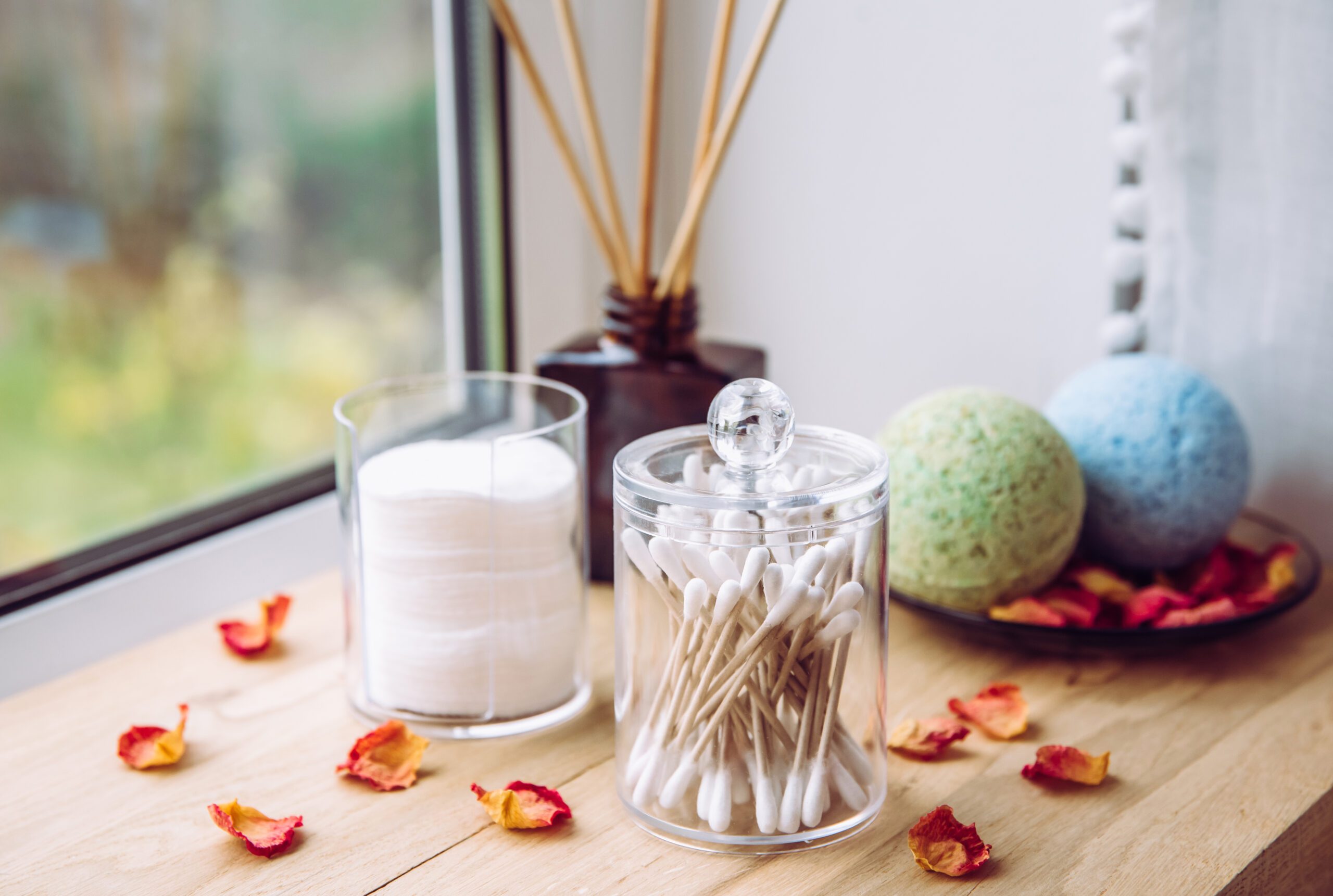 Small apartment bathroom storage ideas: 16 tips for the most organized bathroom ever