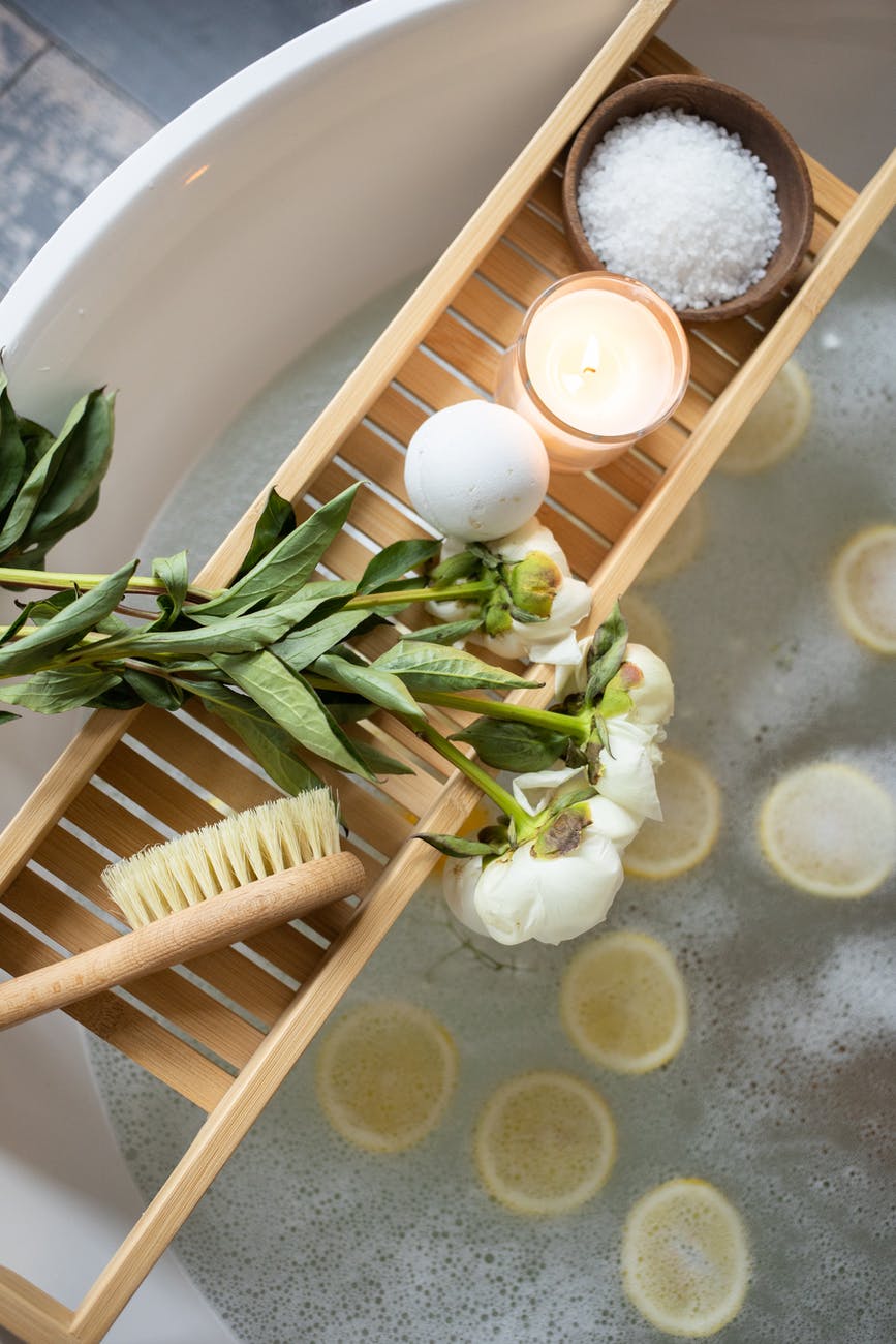 tray with bath bomb on tub