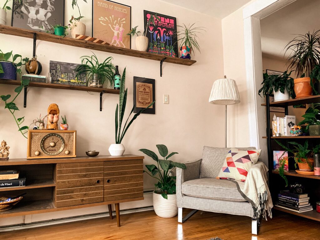 decorating a small apartment ideas