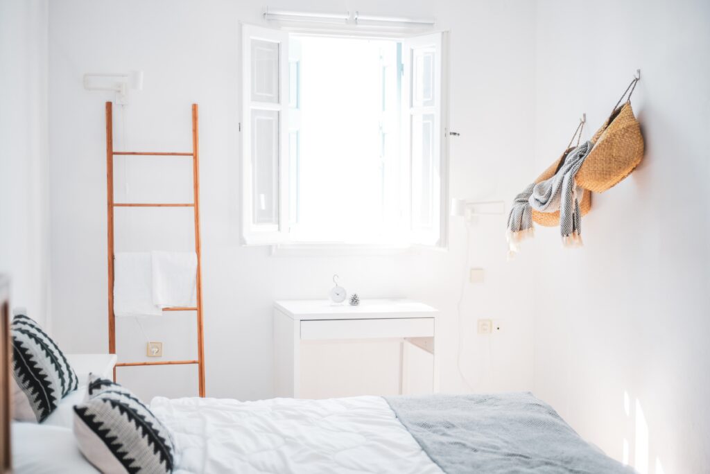 small apartment bedroom ideas pinterest