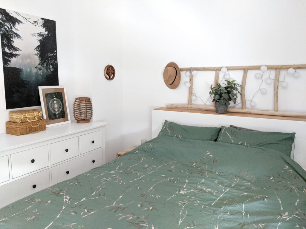 small apartment bedroom decor ideas