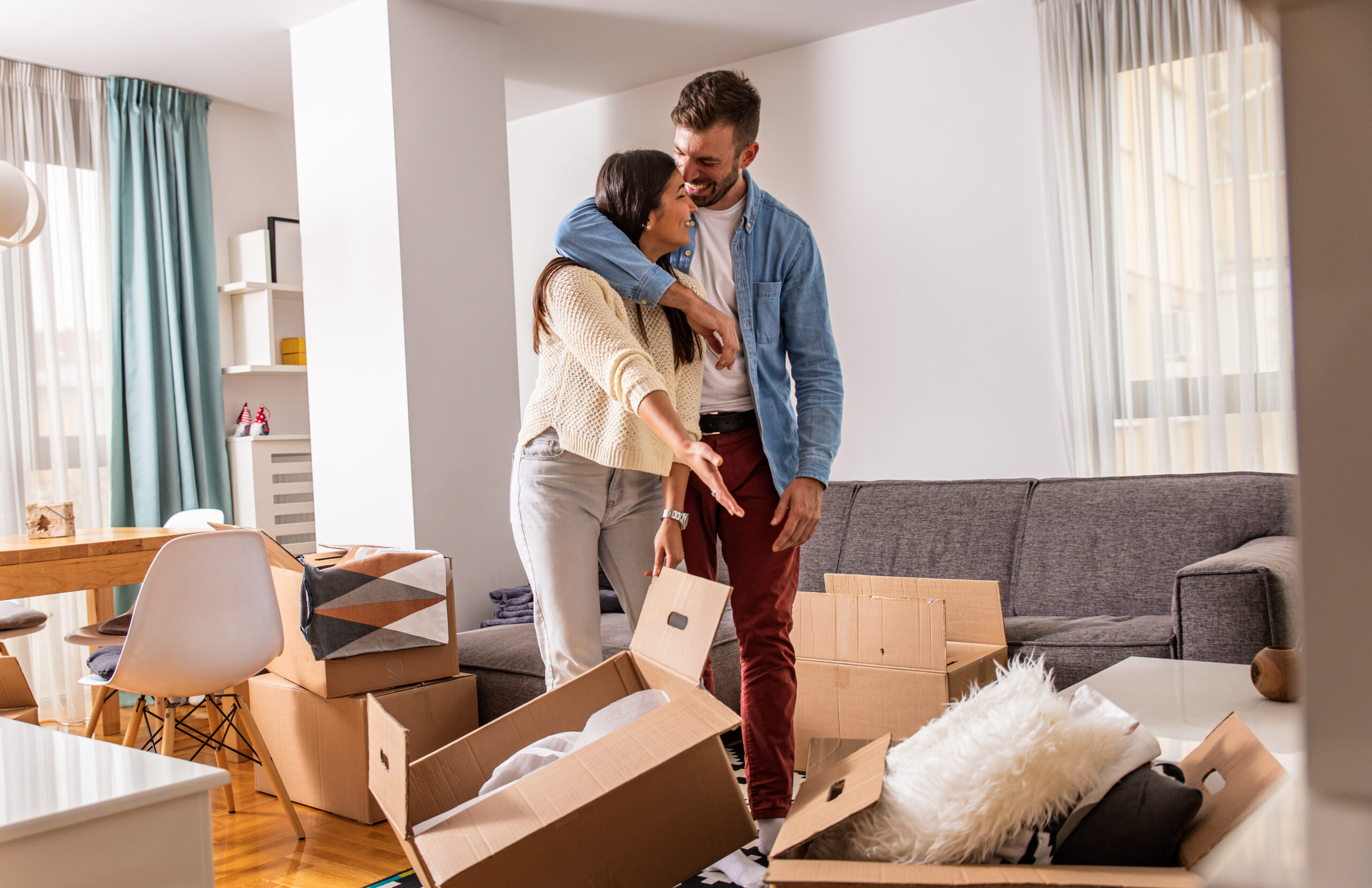 First apartment together : 17 insanely helpful tips for moving in with your partner