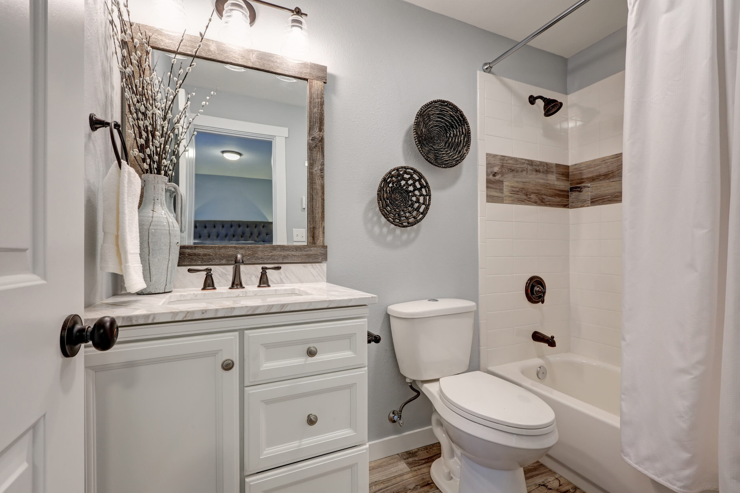 9 Clever Rental Apartment Bathroom Decorating Ideas You Need to Try!